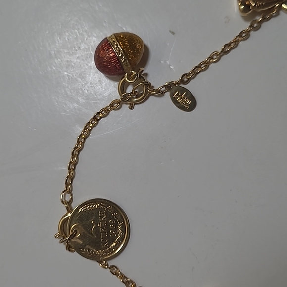 Joan Rivers egg pendant - Picture 5 of 6